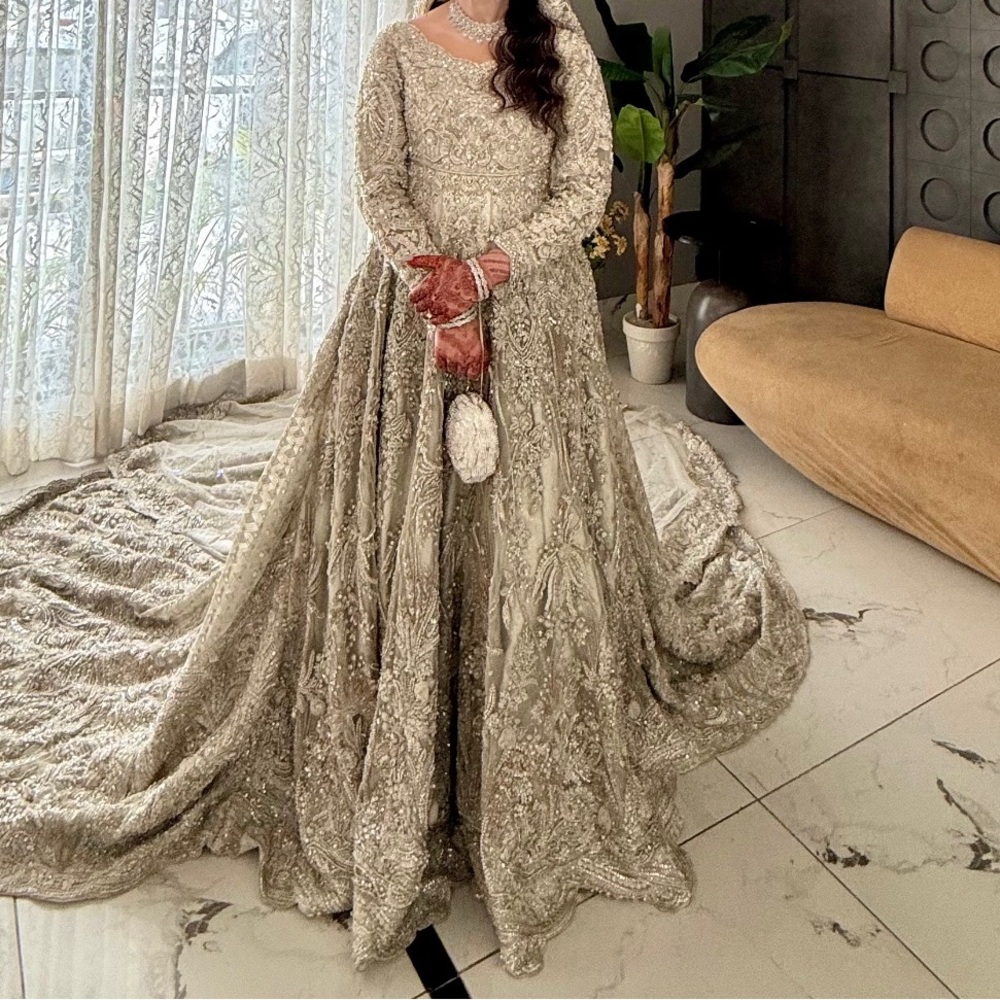 Suffuse Sirene Swan Bridal Dress For Sale - Picture 3 of 5
